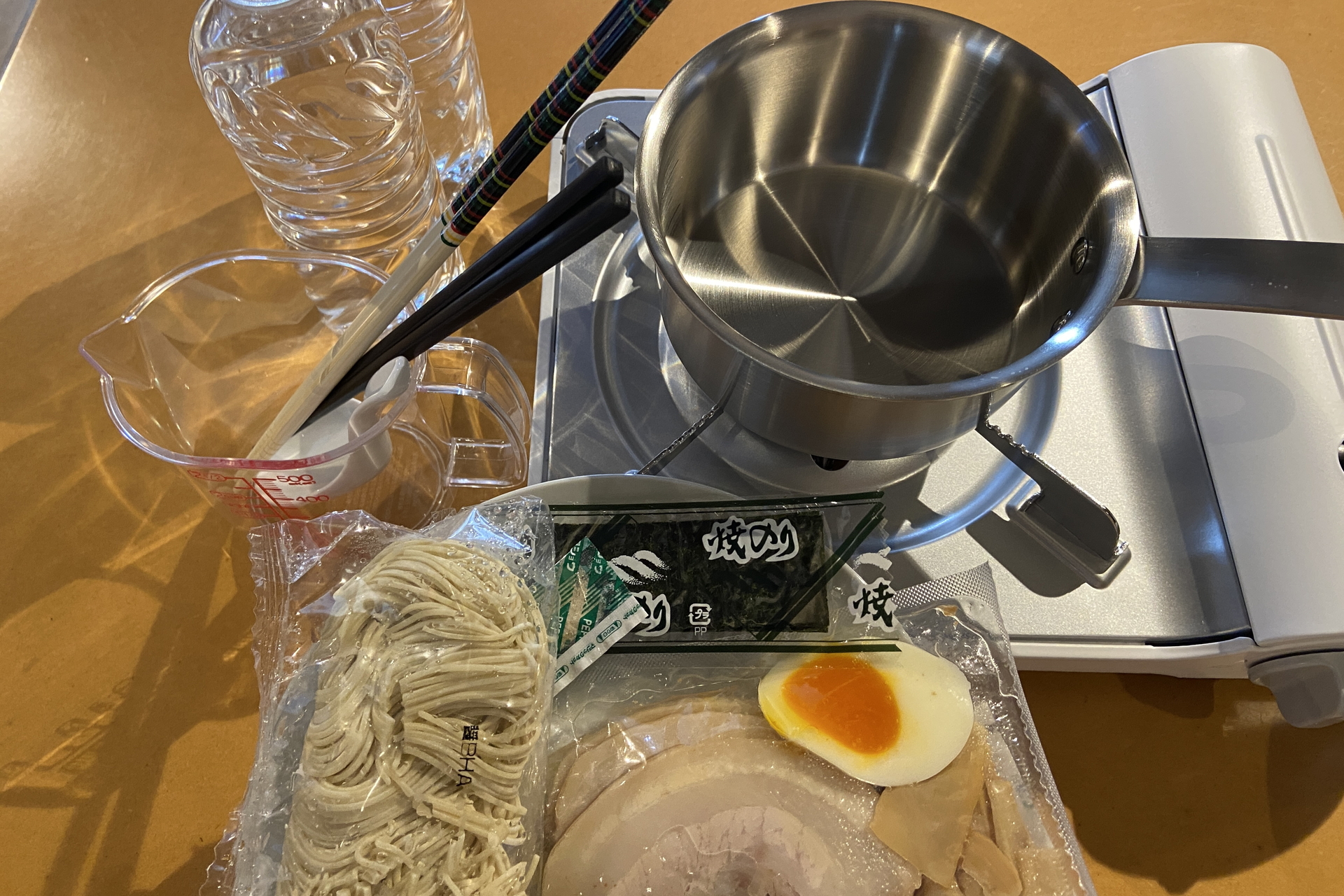 1箱2食＋トッピング入りで1000円