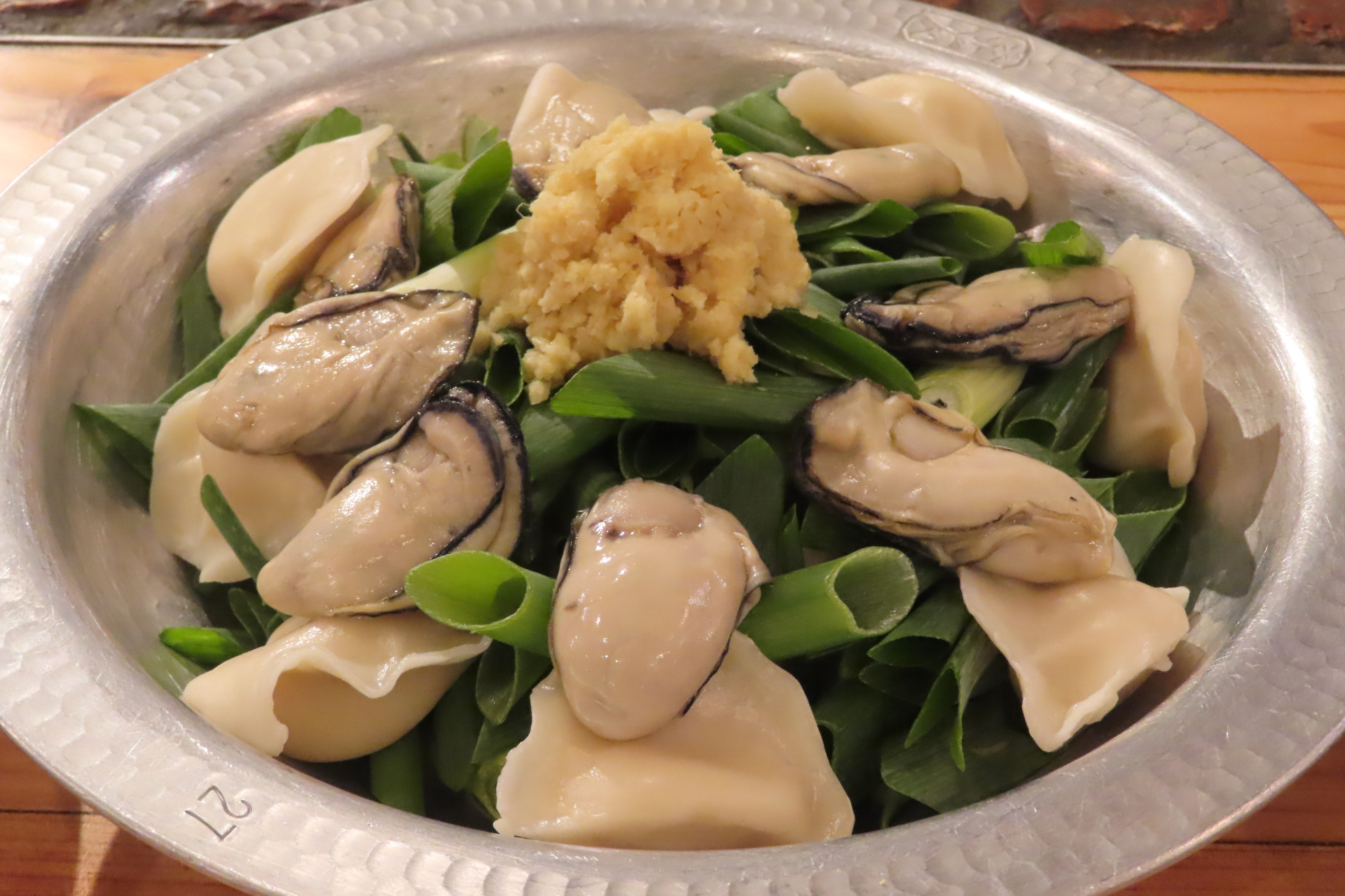 牡蠣の味噌生姜炊き餃子