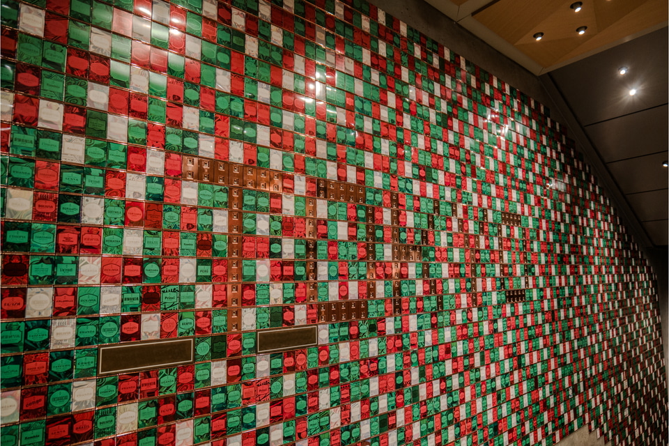 ステンドグラスパネルFDリーフ(897)たかはし ステンドグラスパネルを寄贈していただきました（市長日記R4.5.11