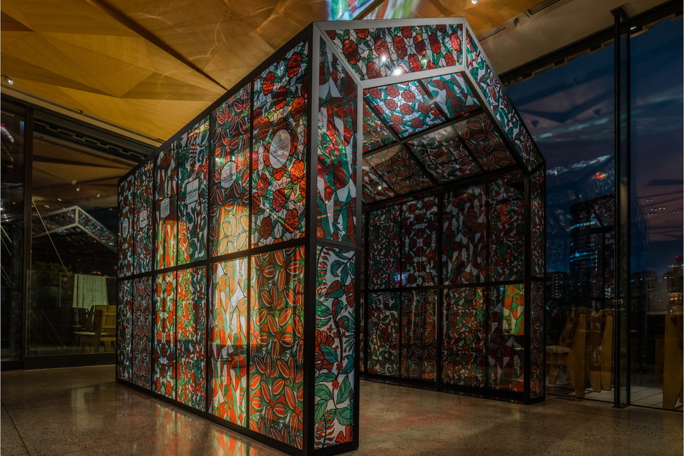 スターバックス リザーブ ロースタリー 東京、高さ4.5mの「ステンド