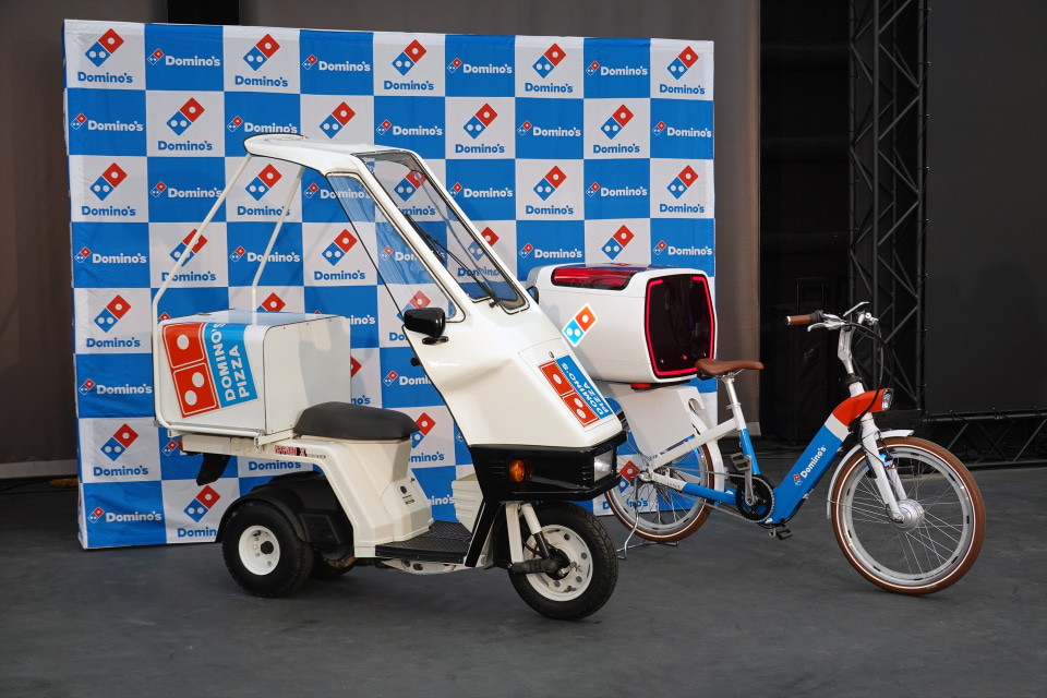 ドミノ・ピザ、未来のデリバリーバイクを世界同時披露 「1枚買うと2枚