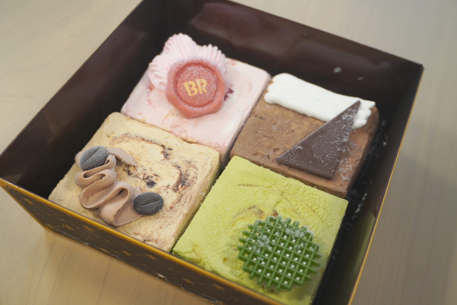 サーティワン「プティケーキ ブラウン」