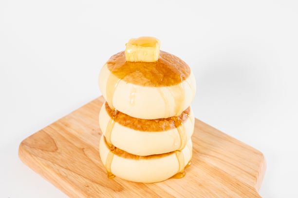 ファミマ、“まるでホットケーキ”な「森永製菓監修 バター香る