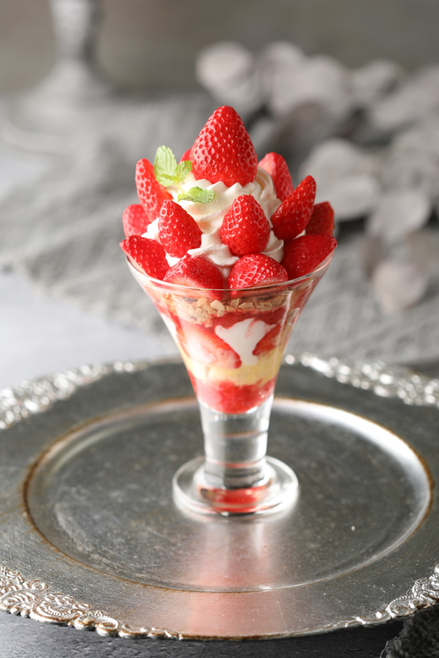 モスのカフェ「マザーリーフ」、“紅ほっぺ”を使ったワッフル/パフェ