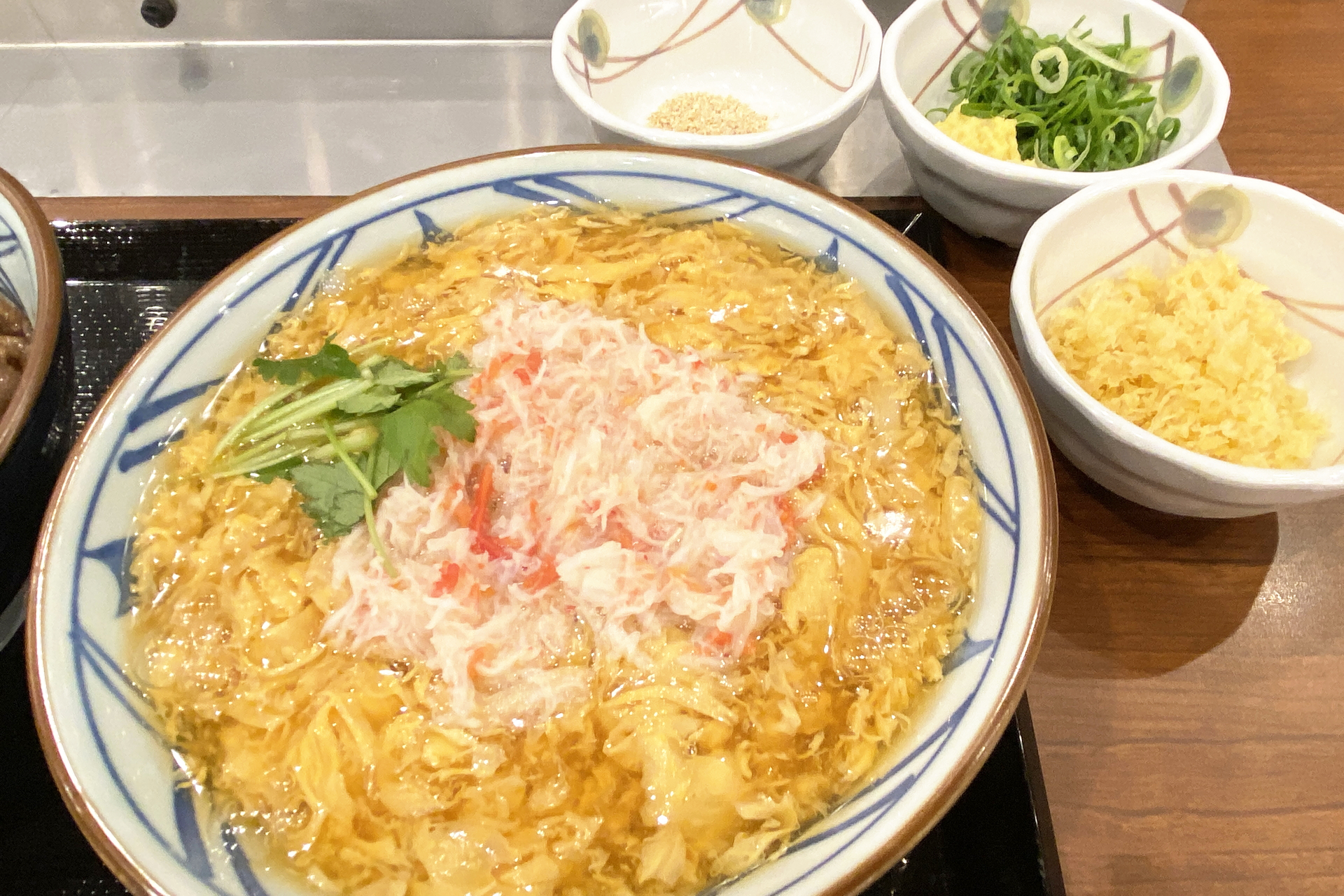 好みで薬味をかけて味変するのもおすすめ