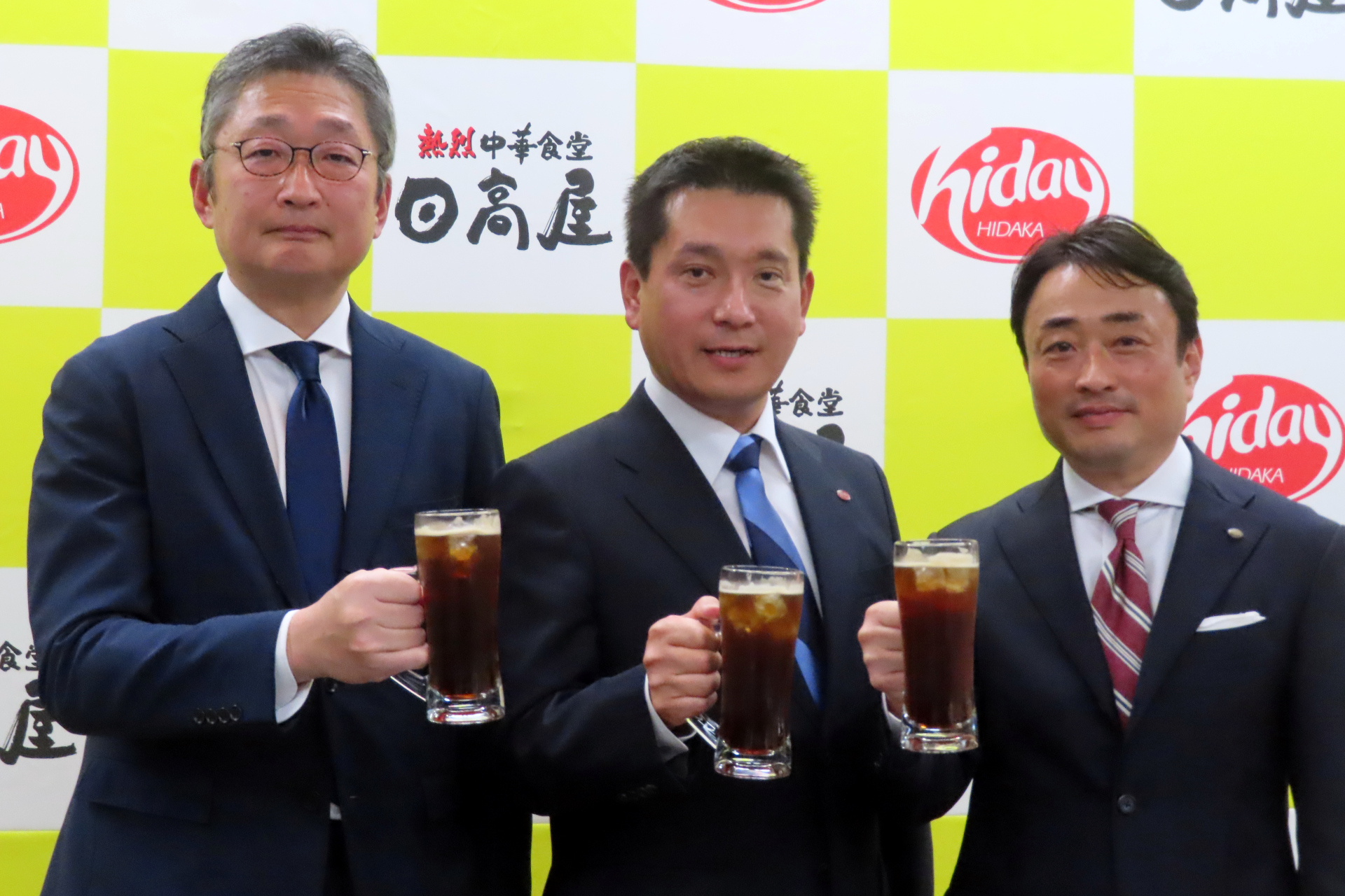 （左から）永昌源 代表取締役社長の剣持英夫氏、ハイデイ日高 代表取締役社長の青野敬成氏、キリンビール 執行役員 広域販売推進統括部本部長の江田雄太氏