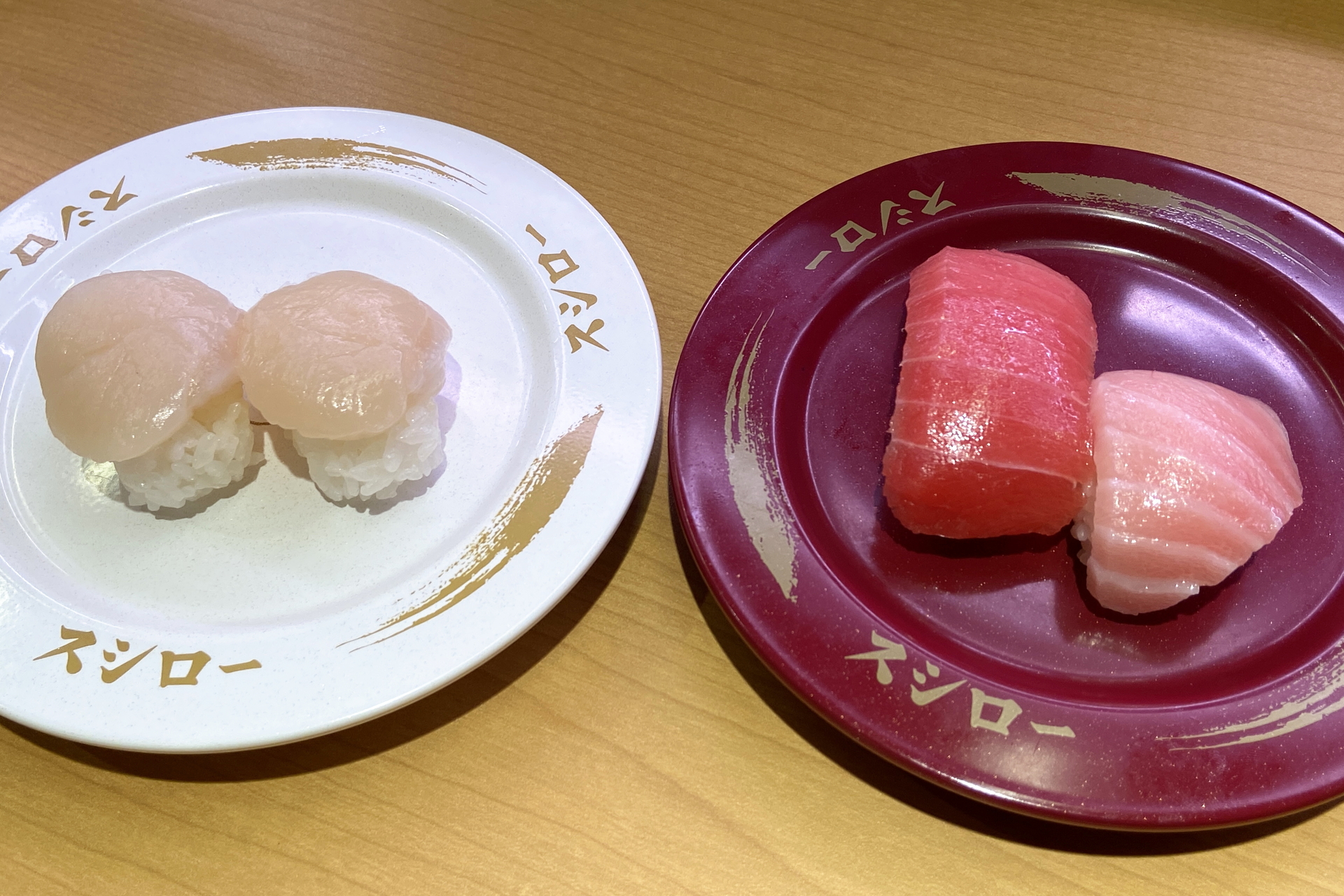 スシロー「冬の大大大大感謝祭り」で「北海道産ほたて貝柱」と「特ネタ中とろ おまけミニ大とろ」が100円で登場