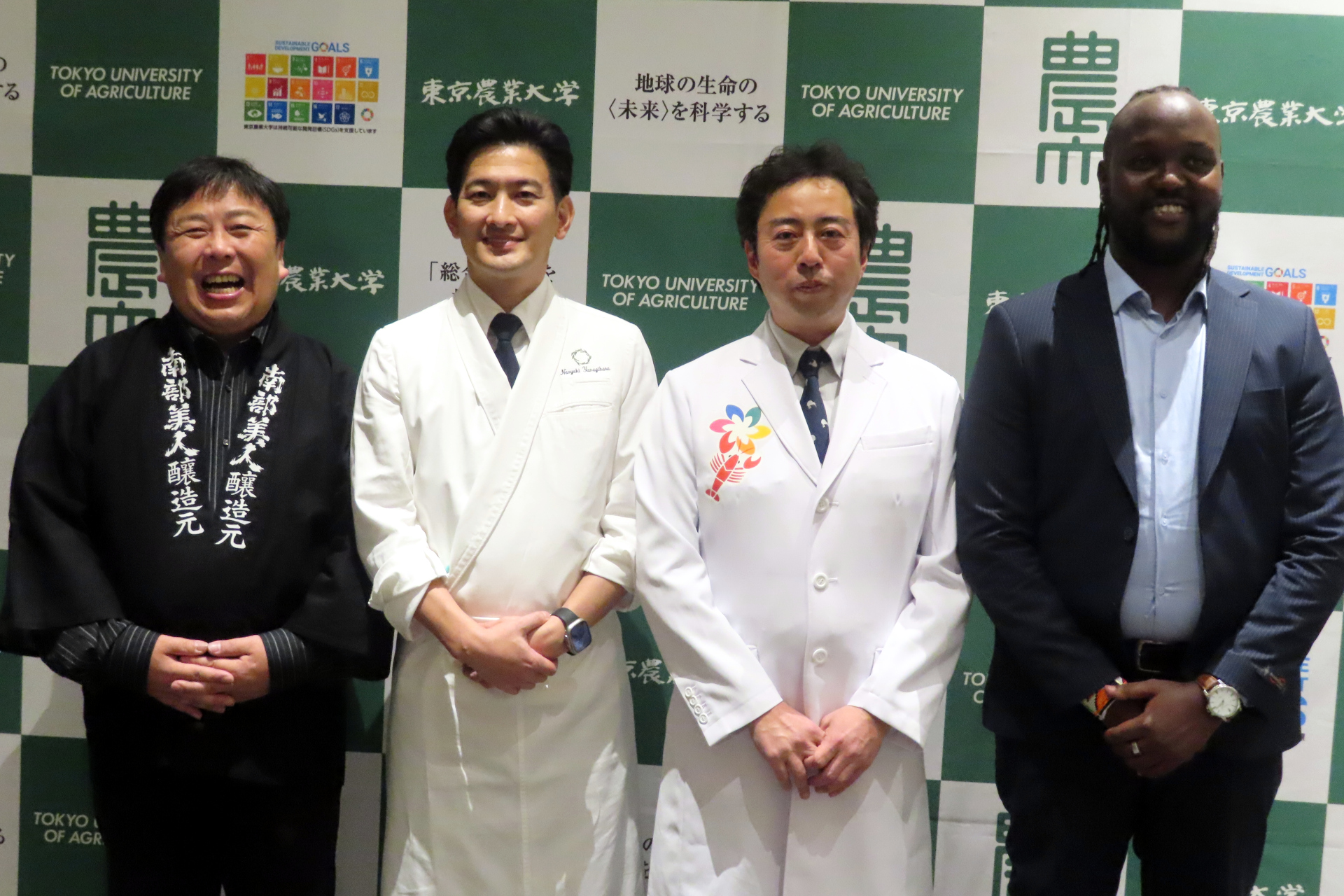 （左から）久慈浩介氏、柳原尚之氏、武田晃治氏、Ndungu Robin氏