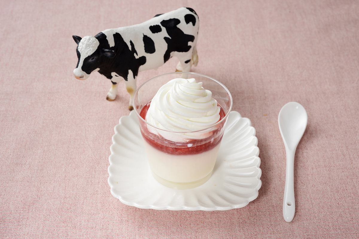 「いちごミルクプリン」（268円）