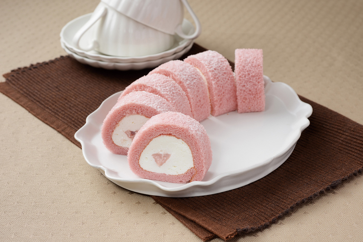 「もち食感ロール」（397円）