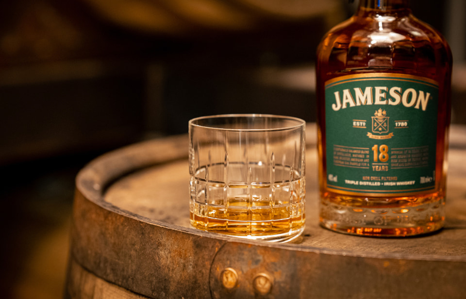 新品　未開封　ジェムソン 18年 46度 700ml ウイスキー　アイリッシュ Amazon.co.jp: ジェムソン 18年 正規品 46度 700ml : 食品・飲料・お酒