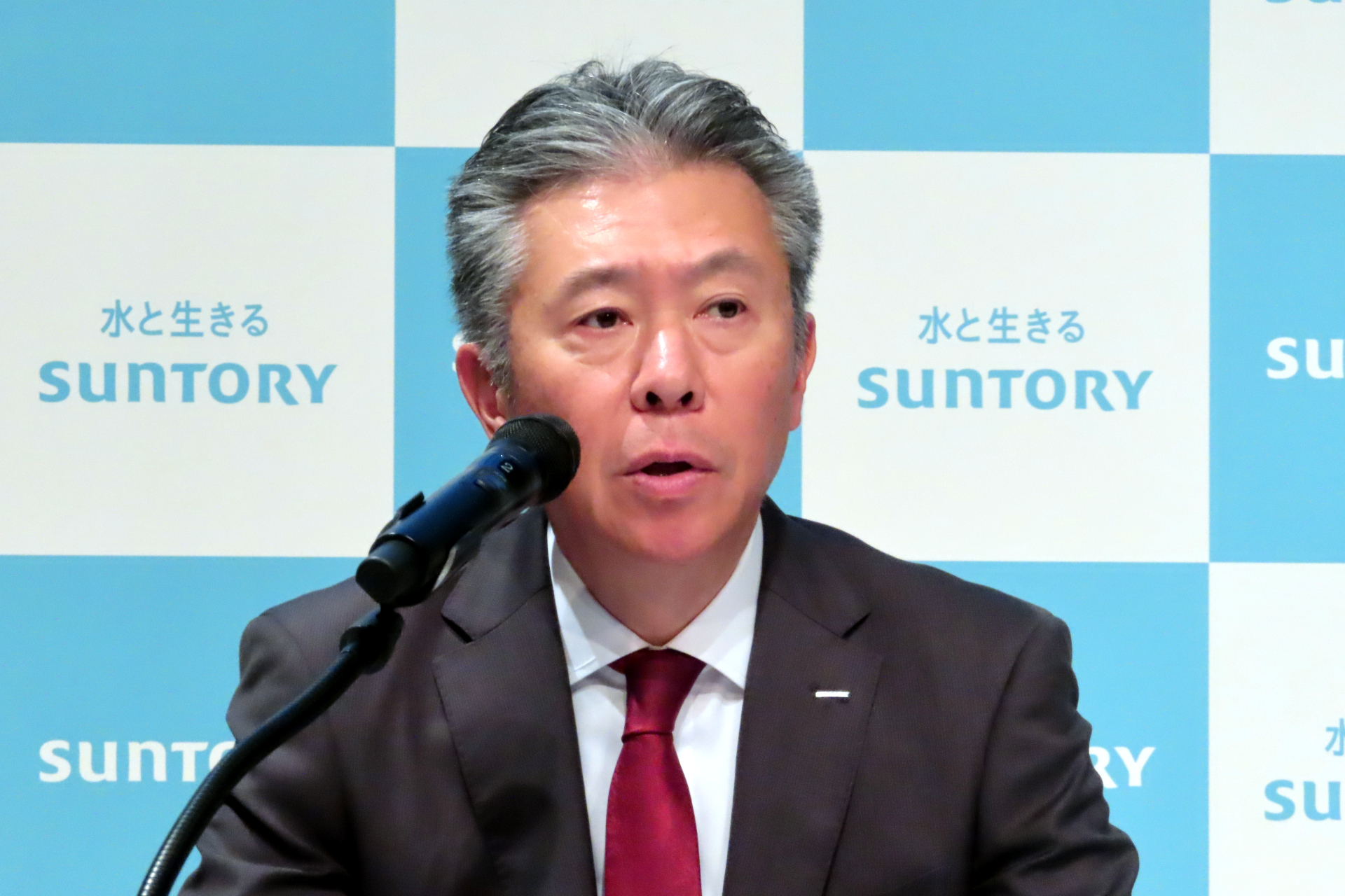 代表取締役社長の鳥井信宏氏