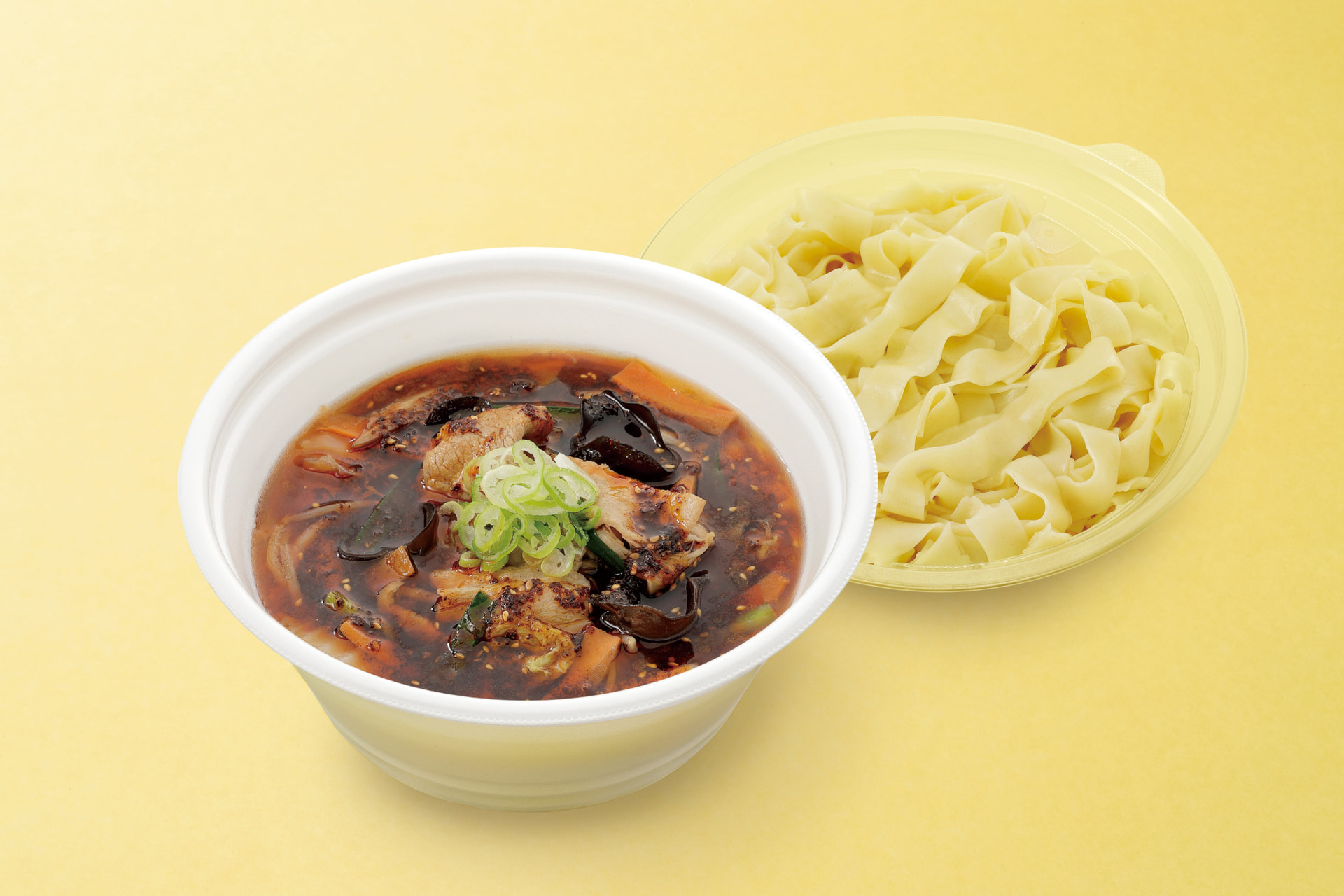 「火鍋麺【持ち帰り】」（831円）