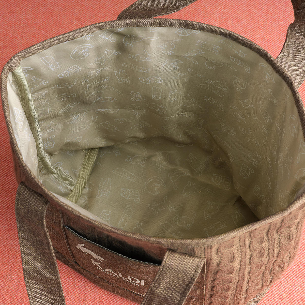 「ネコの日バッグ プレミアム」（2750円）