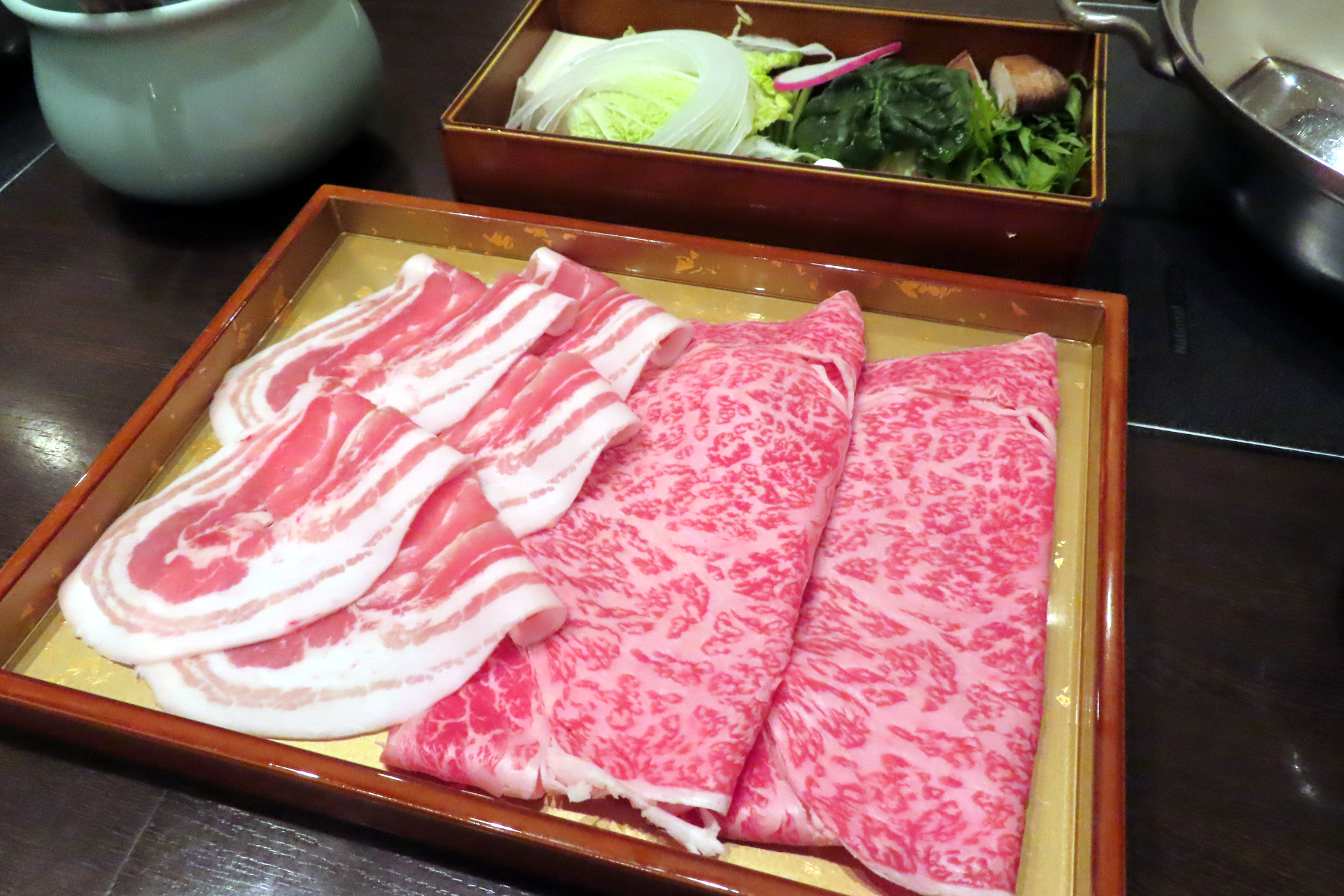 常陸牛（右）と常陸の輝き（左）