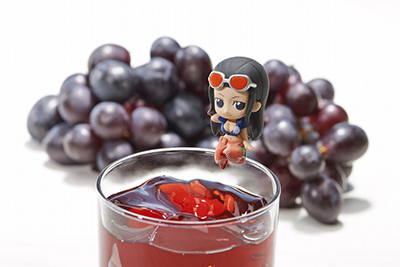 ローソン「ONE PIECE」のルフィたちをコップのフチにかけられる
