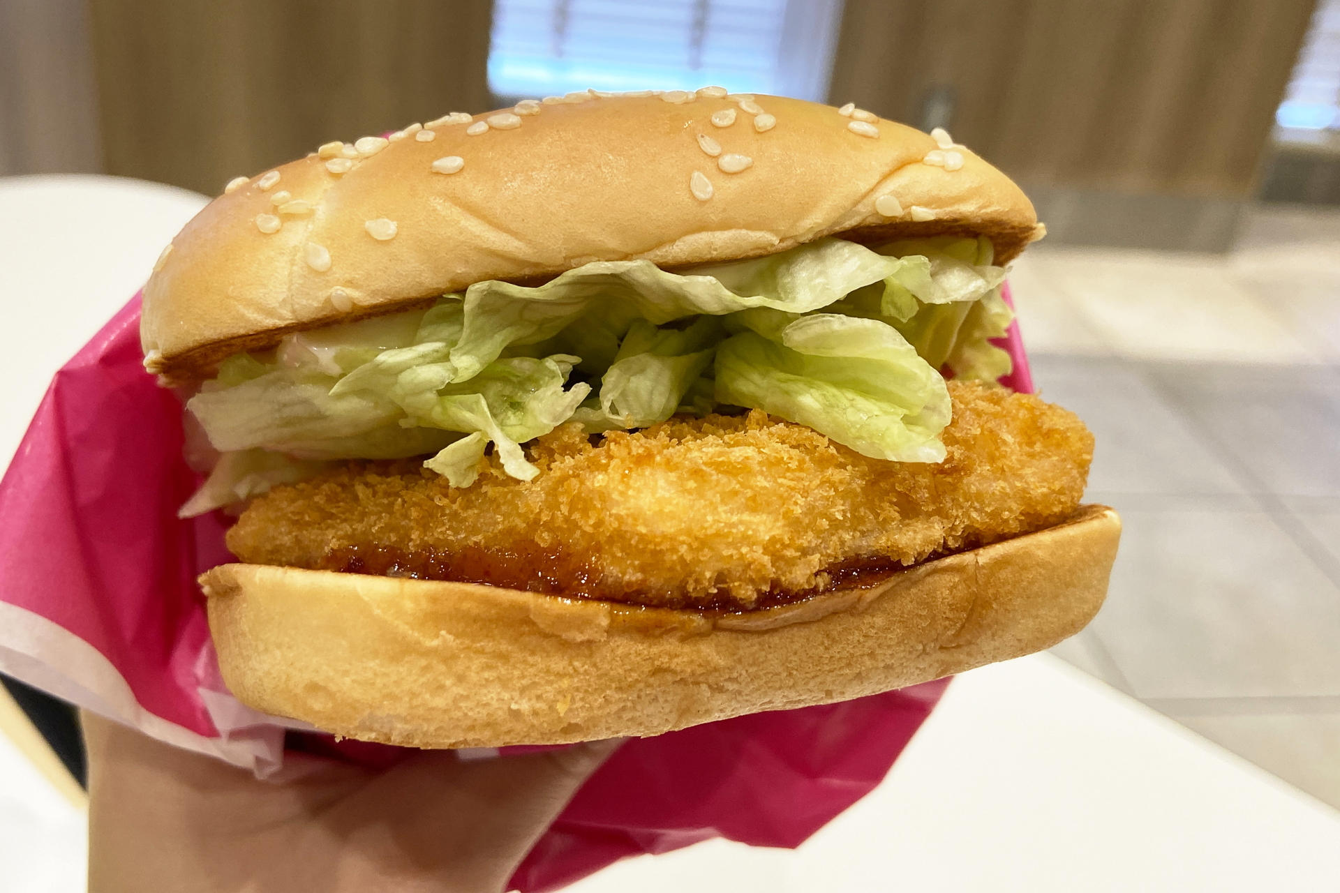 外はザクザク、中はぷりぷりのえびが入ったえびカツ