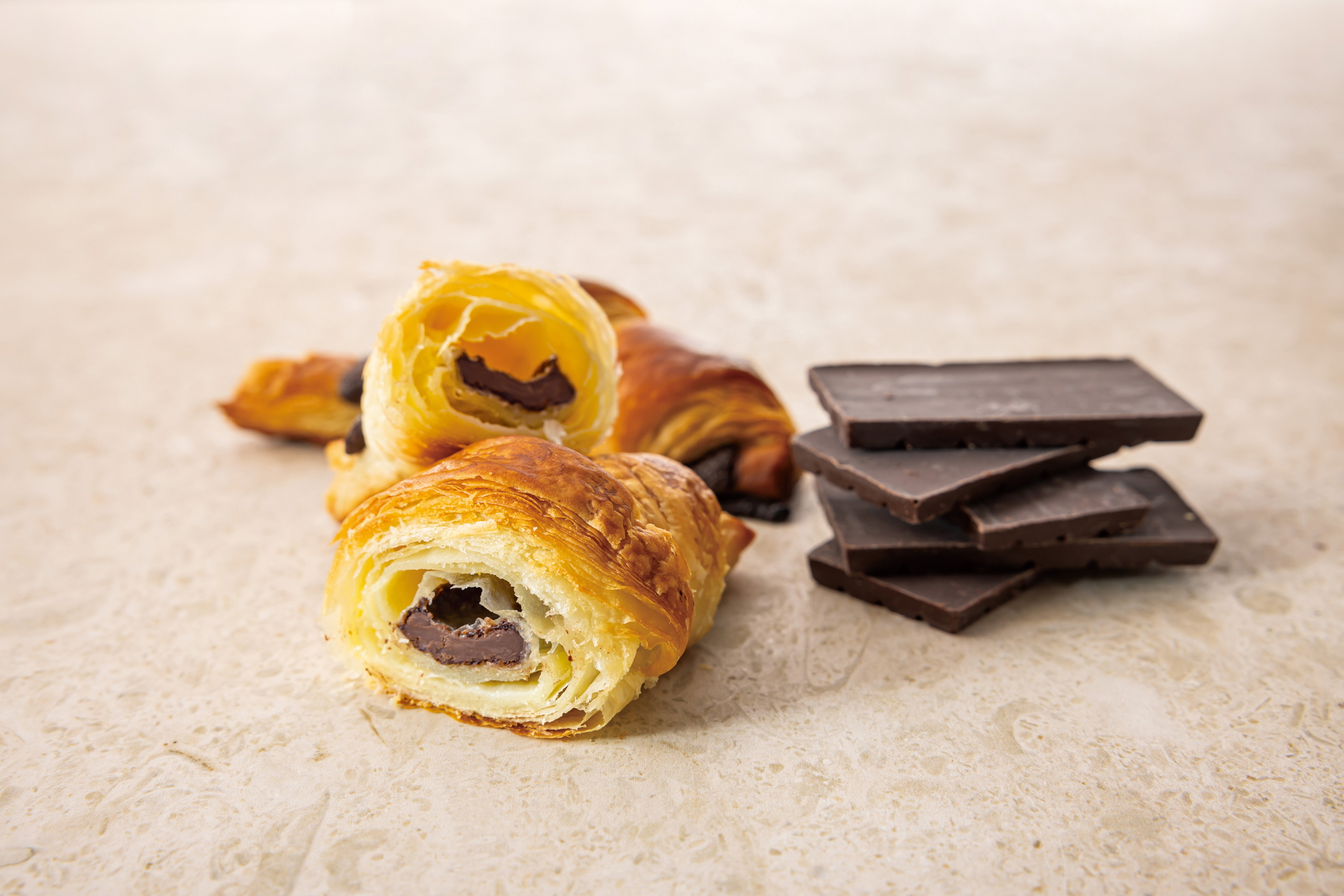 美容や健康によいとされるカカオ70％のハイカカオチョコレートを使用