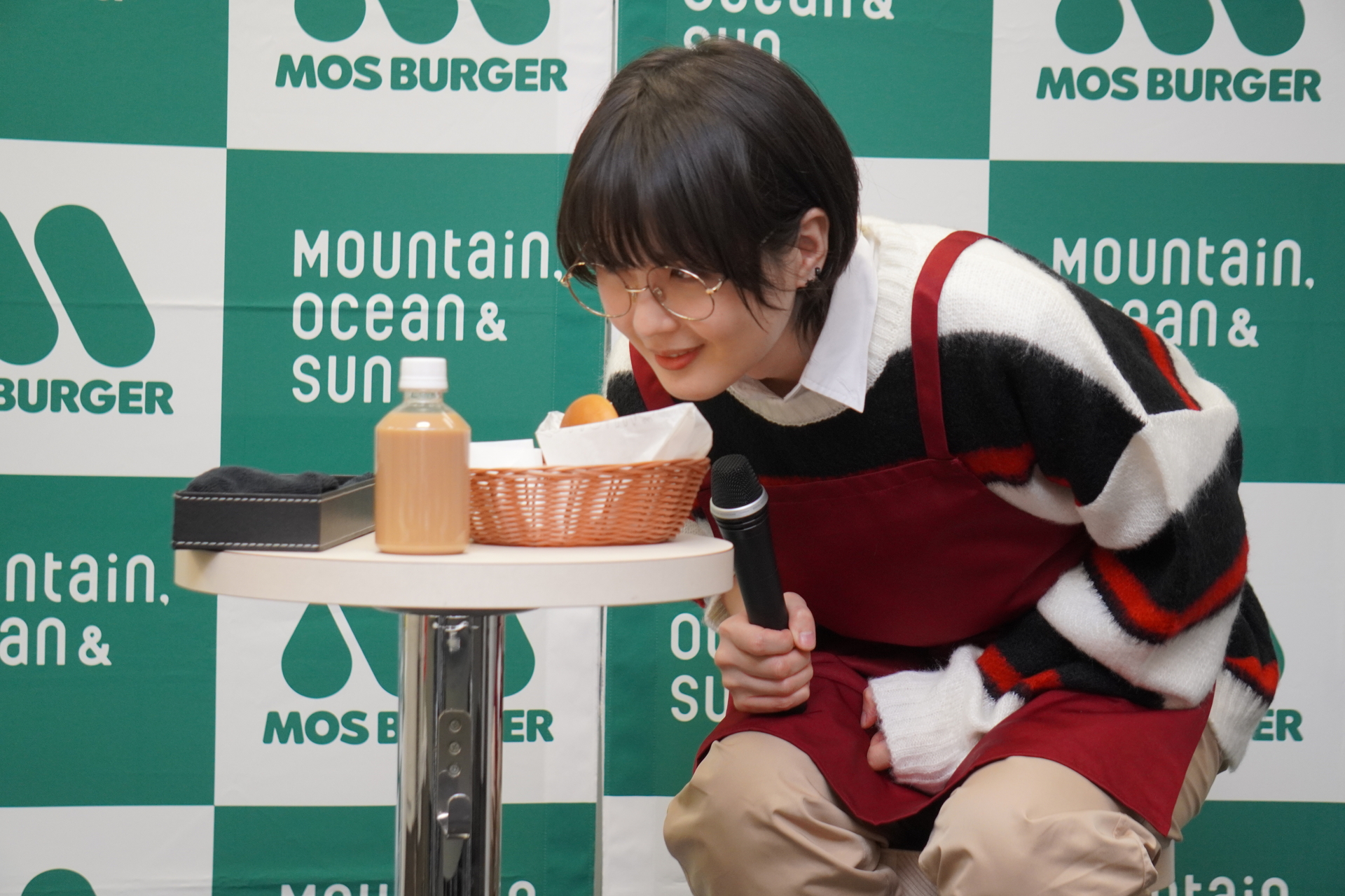 まずは鼻からの香りを、次に見た目を、最後に味覚と五感をフルに使って試食する、いんくん