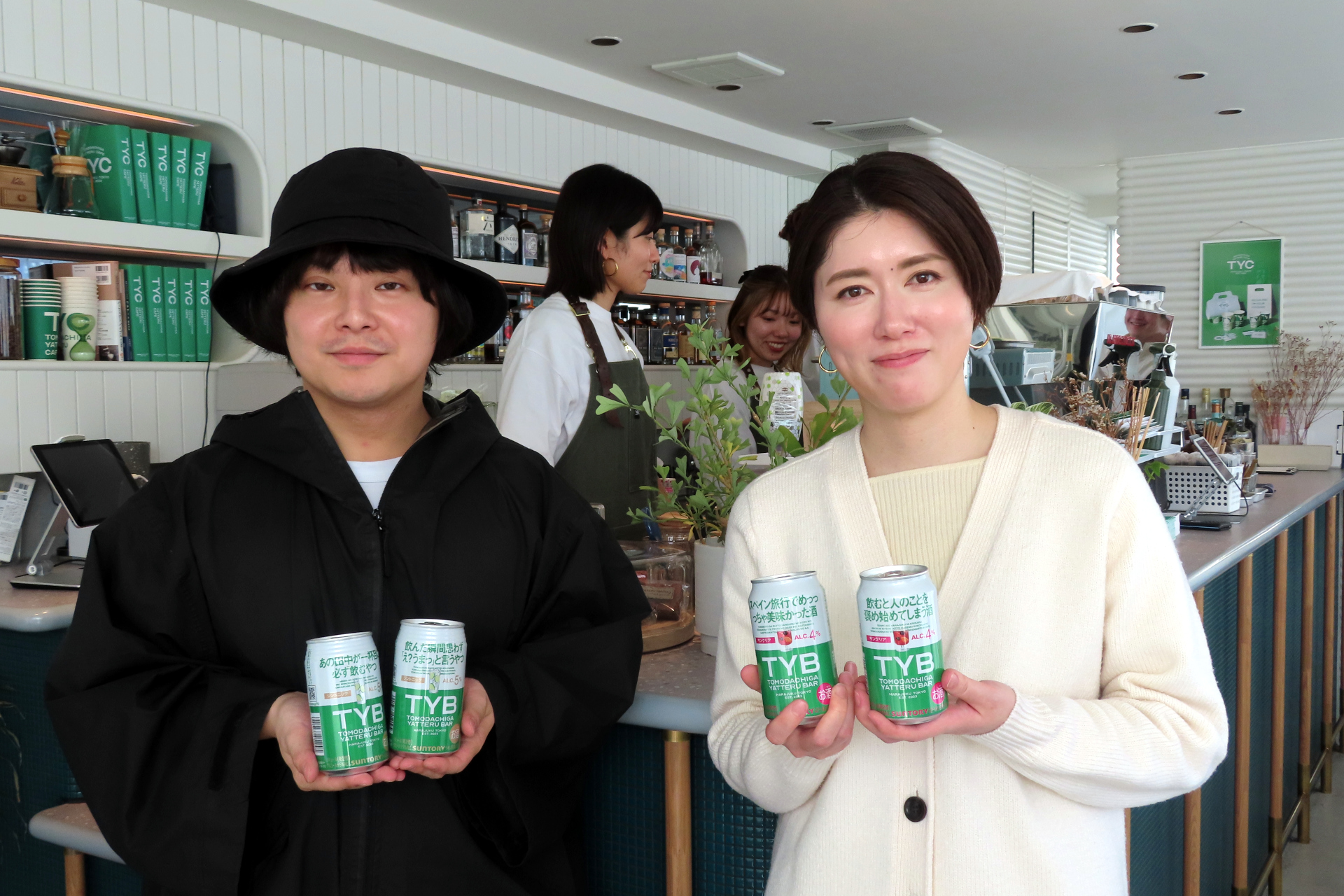 kakeru 代表の明円卓氏（左）とサントリー スピリッツカンパニー RTD・LS事業部 RTD部の中村美保子氏（右）