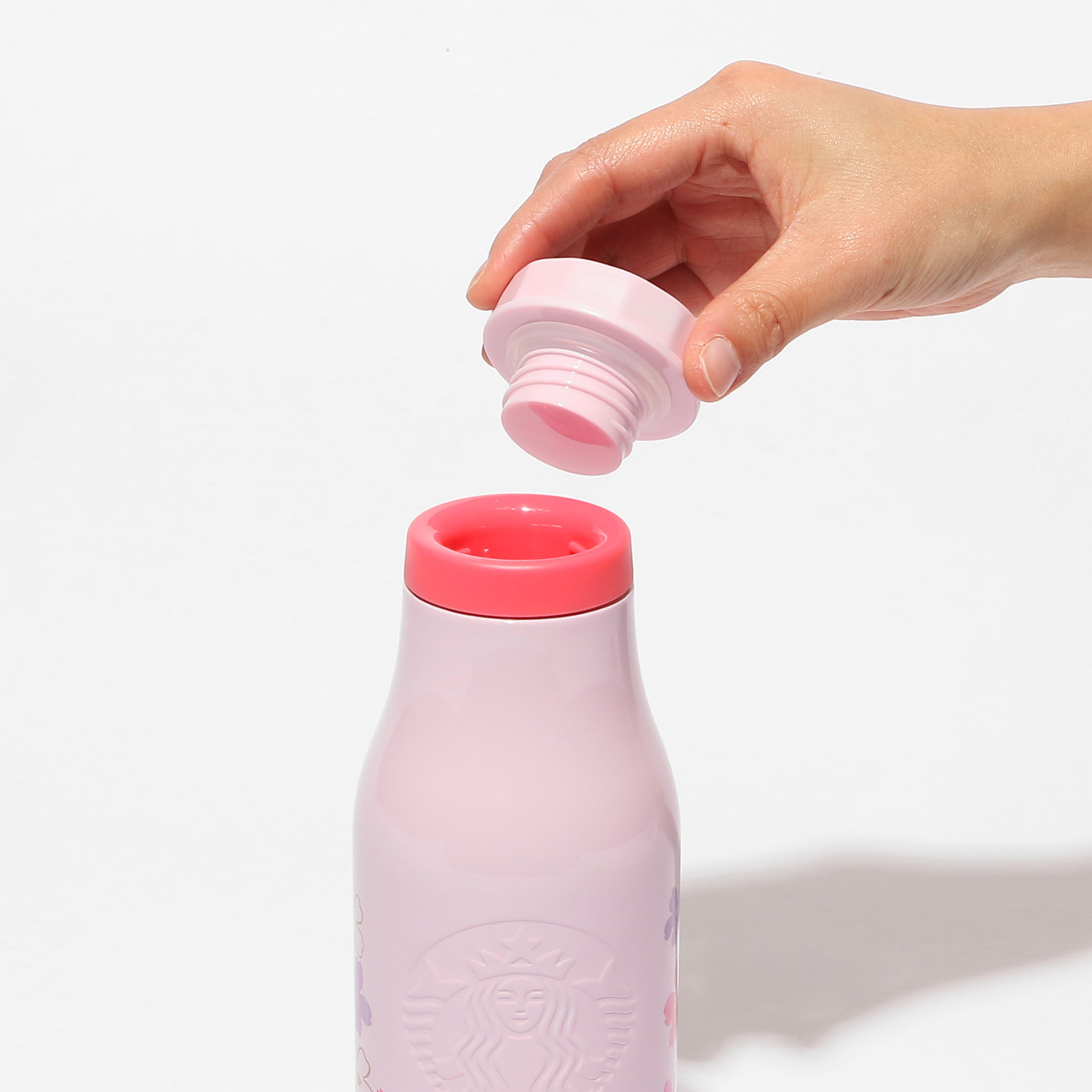 「SAKURA2024ステンレスロゴボトルベビーピンク473ml」（4900円）