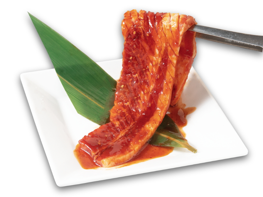 噛めば噛むほど甘みを感じられるカルビ。ナムルやキムチと一緒にチシャ菜で巻くのもお勧めとのこと（食べ放題対象コース：大感激コース、じゅうカルコース、国産牛＆みすじコース、牛タン＆黒毛和牛コース）