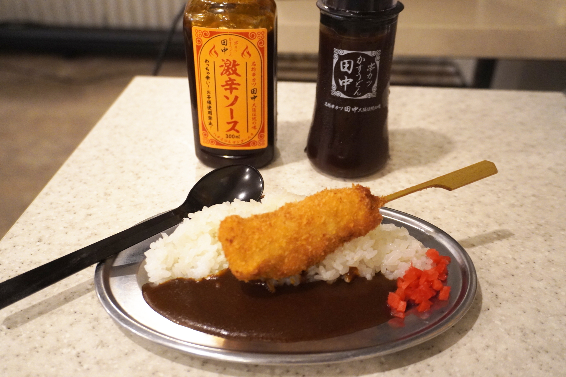 卓上ソースで味変も