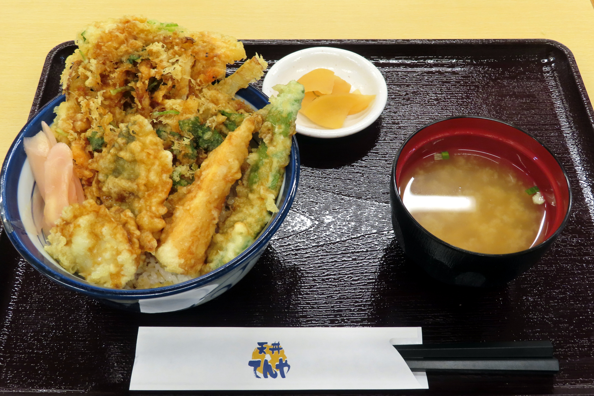 「桜海老天丼（みそ汁付）」（950円）