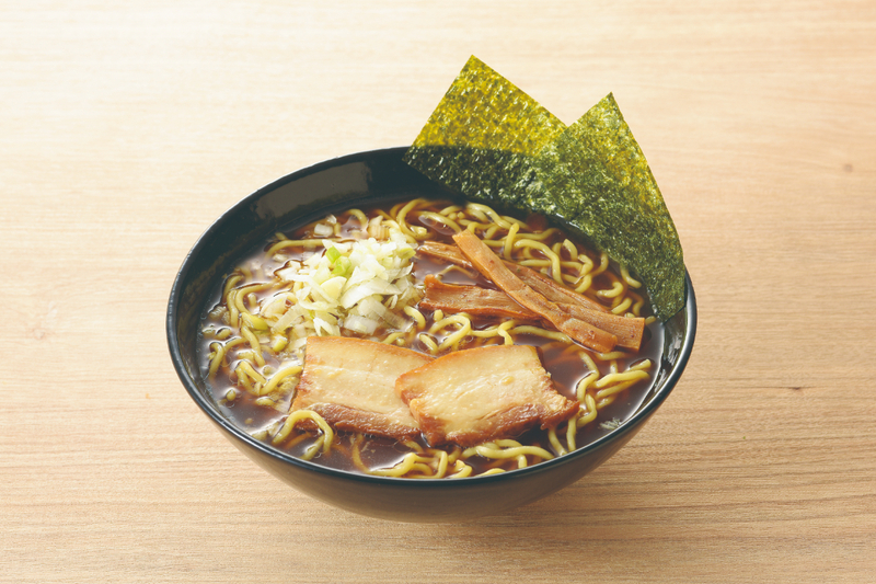 「岩本屋監修 背脂入豚骨醤油味らーめん」（559円）