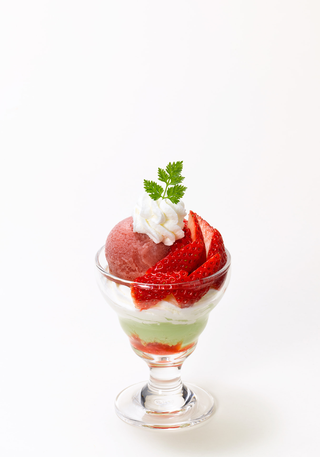 季節のプチデザートセット「プチストロベリーパフェ～ピスタチオ～」（528円）