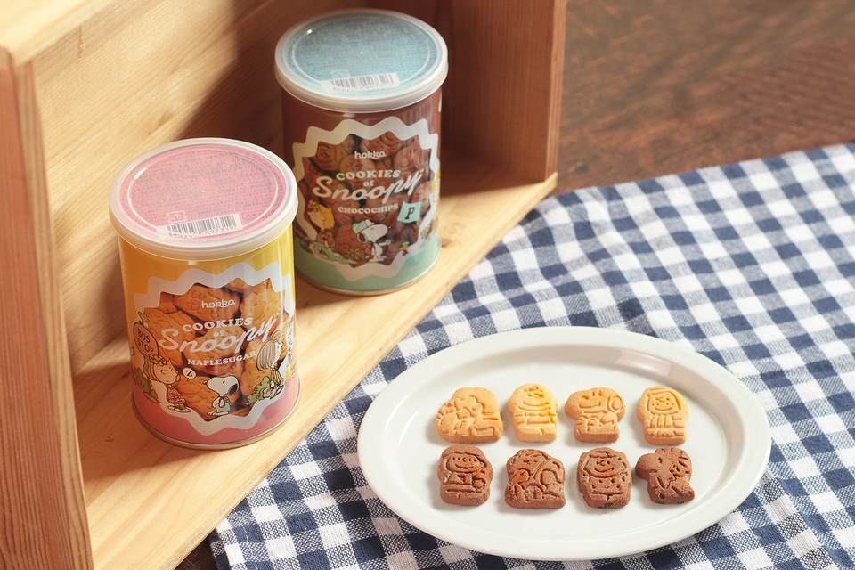 PEANUTS、スヌーピーたちをデザインした“クッキー缶”メープル/チョコ