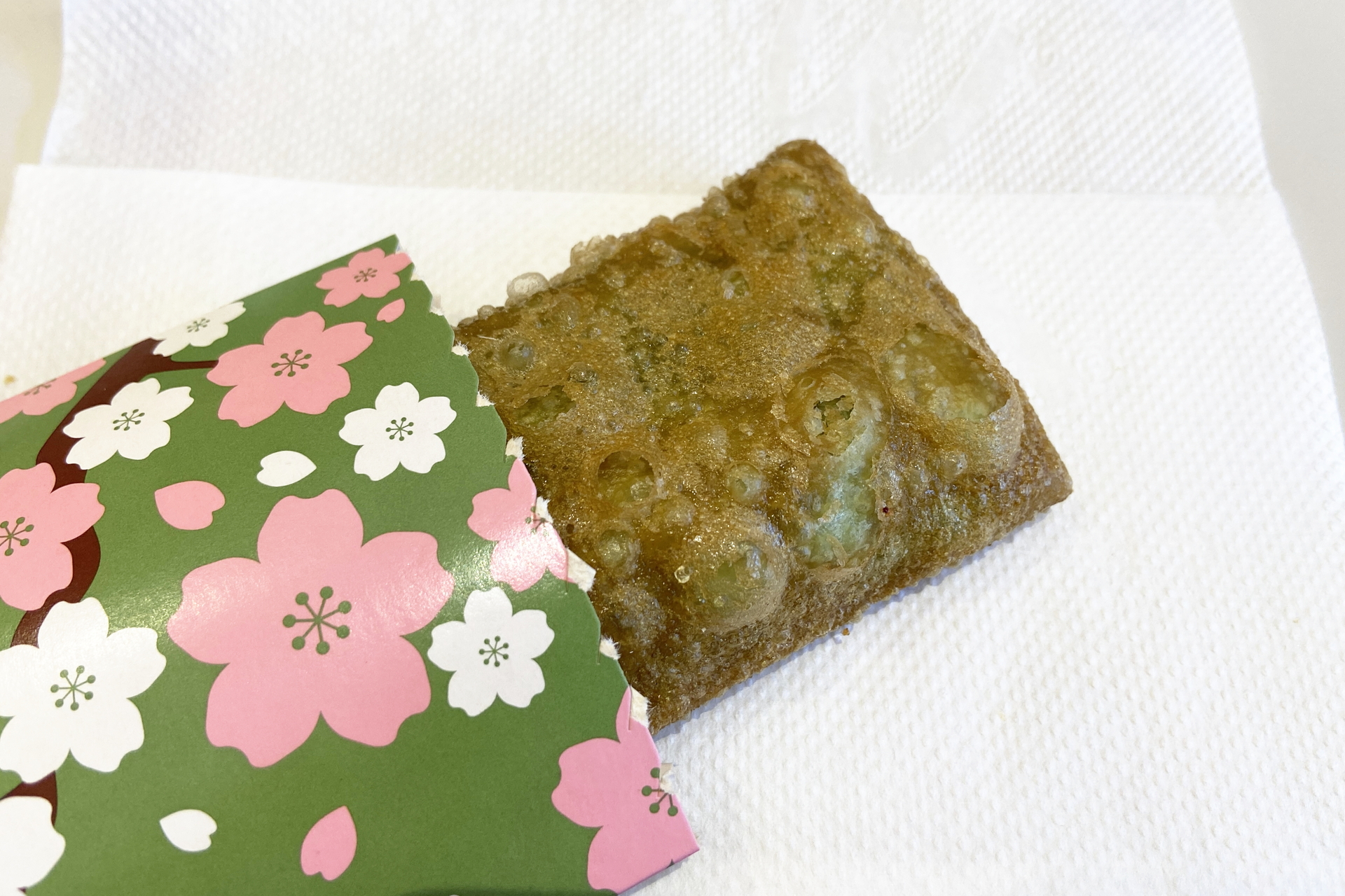 パイの表面はほんのり抹茶色