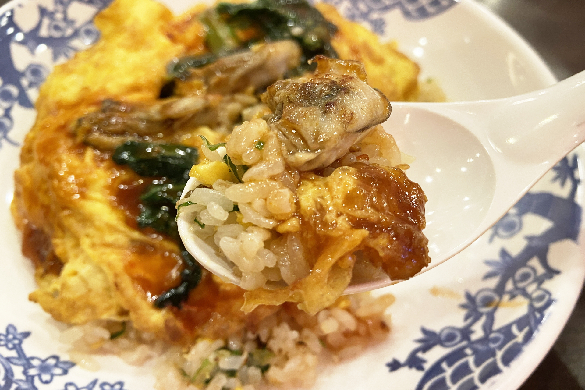 「蚵仔煎（オアチェン）」をバーミヤン風にアレンジした「牡蠣玉チャーハン」