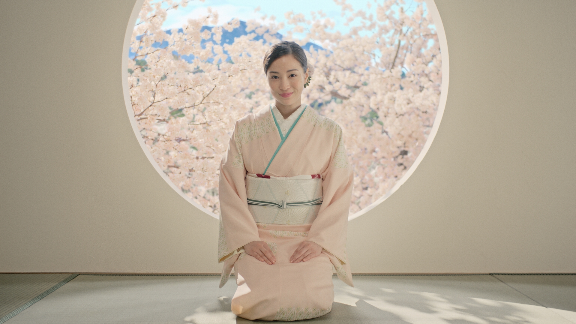 新TVCM「マックに春のフラッペがやってきた 茶室篇」