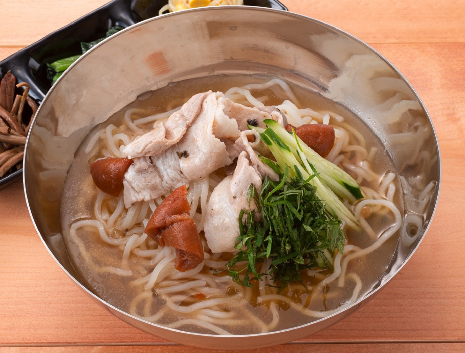「しそ冷麺（3種ナムル付き）」（869円）
