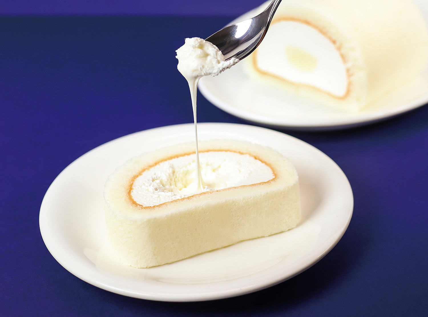 「ミルキー×ワンピース のび～るミルキークリームロール」（2160円）