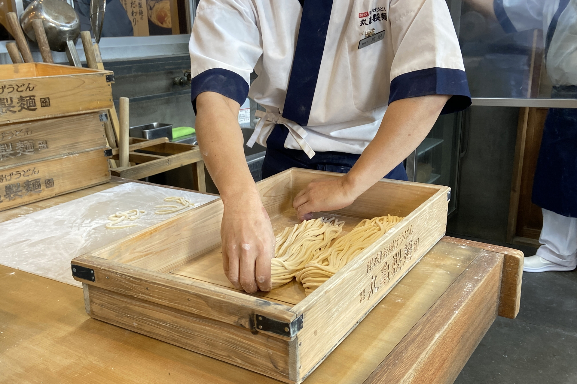 麺職人の手さばきが見やすくなっている