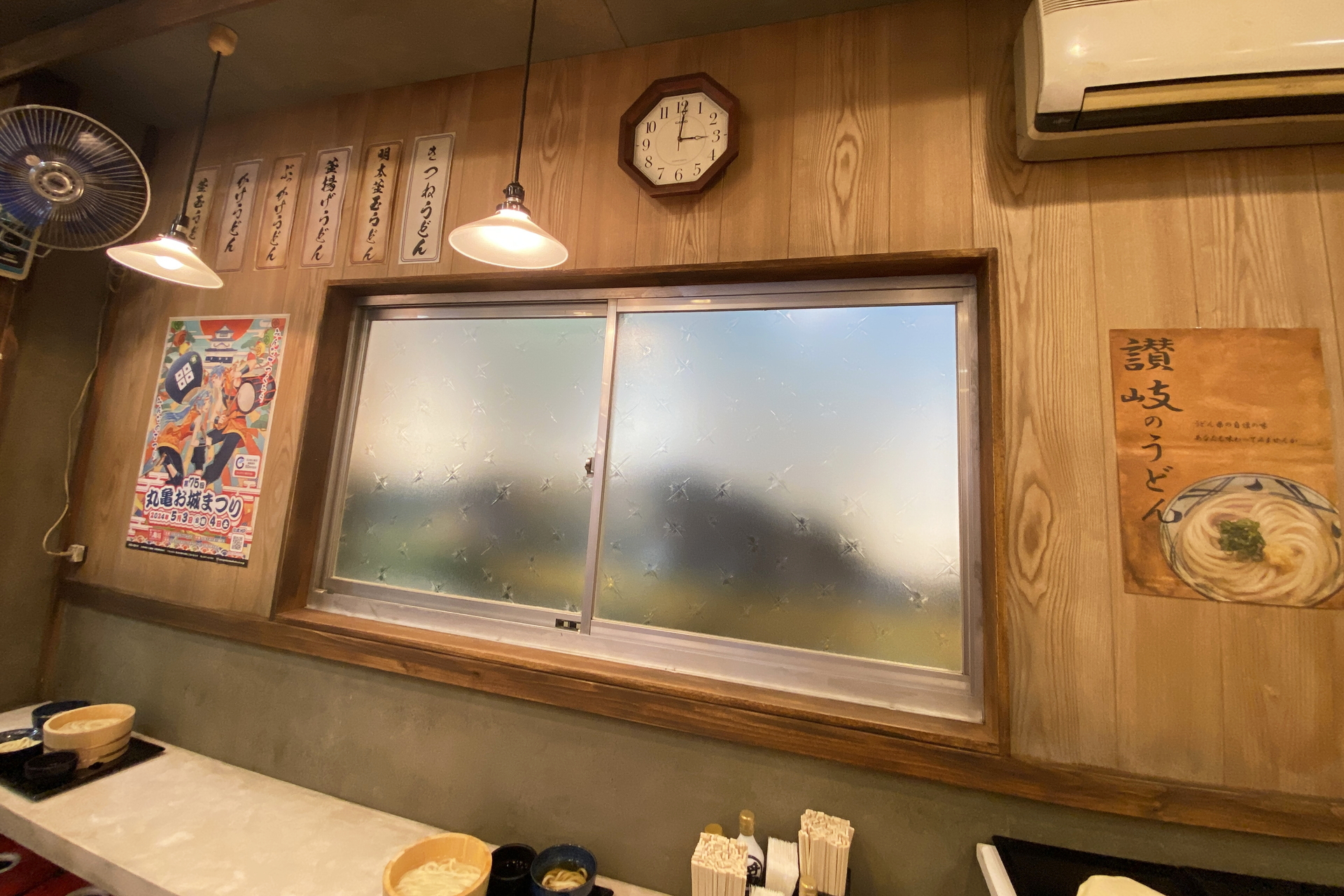 店内の内装を讃岐の風情が感じられるように変更