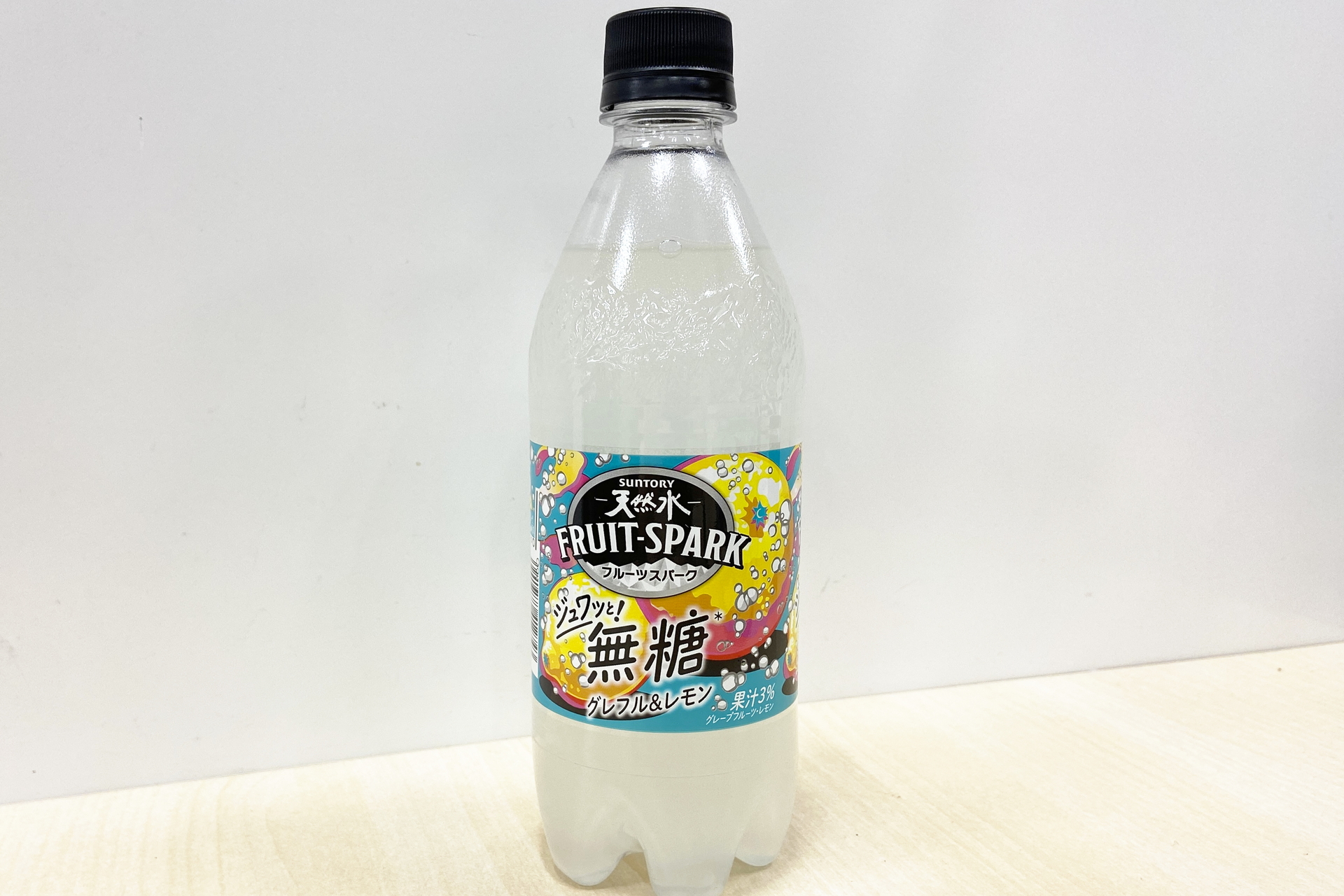大人向けの無糖果実炭酸飲料「サントリー天然水 FRUIT-SPARK（フルーツスパーク）グレフル＆レモン」