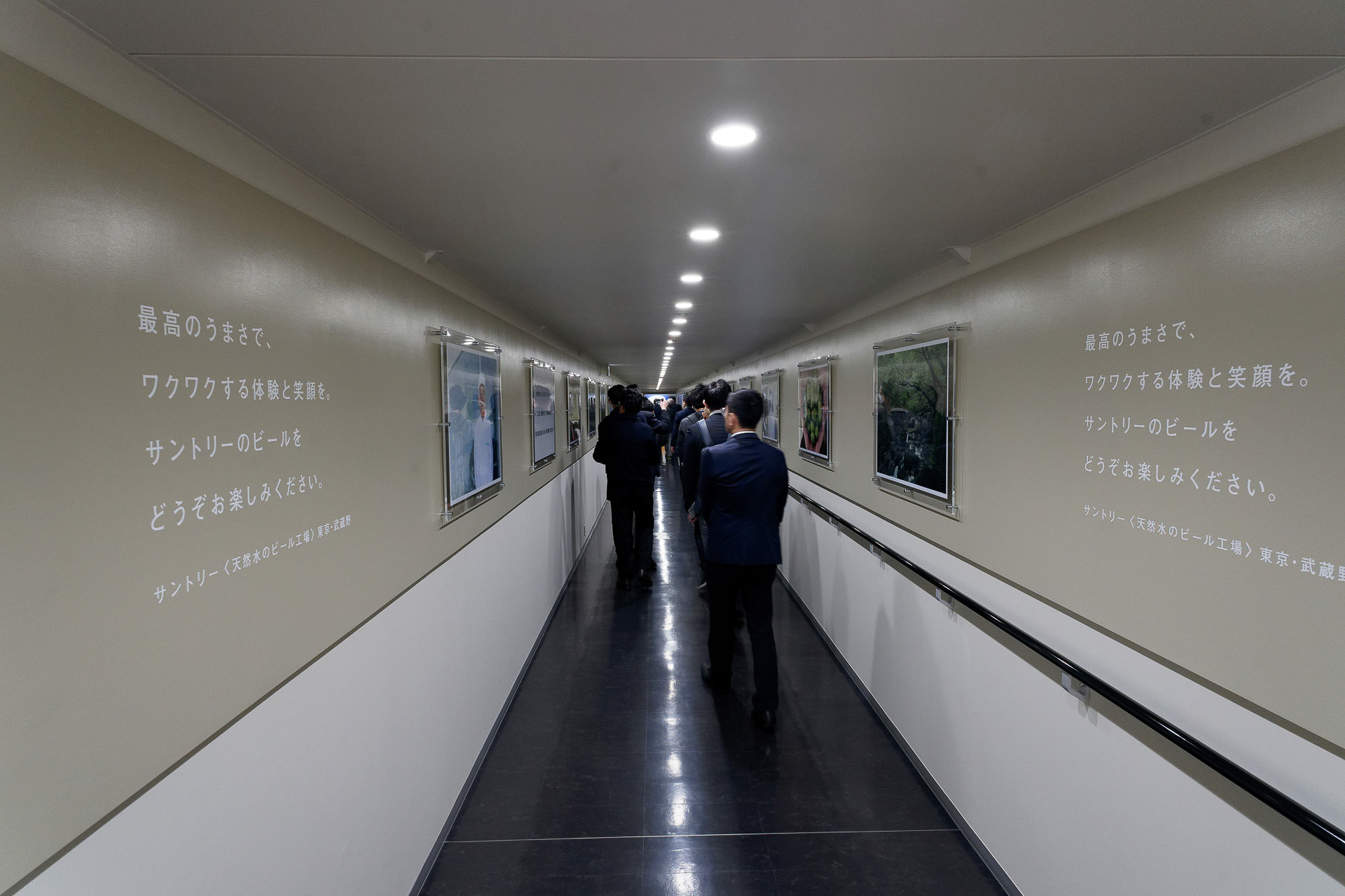 「つくり手ロード」を通過して試飲会場へ