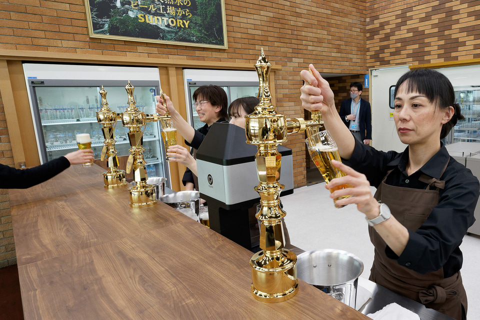 リニューアルしたサントリー「天然水のビール工場」を見学してきた