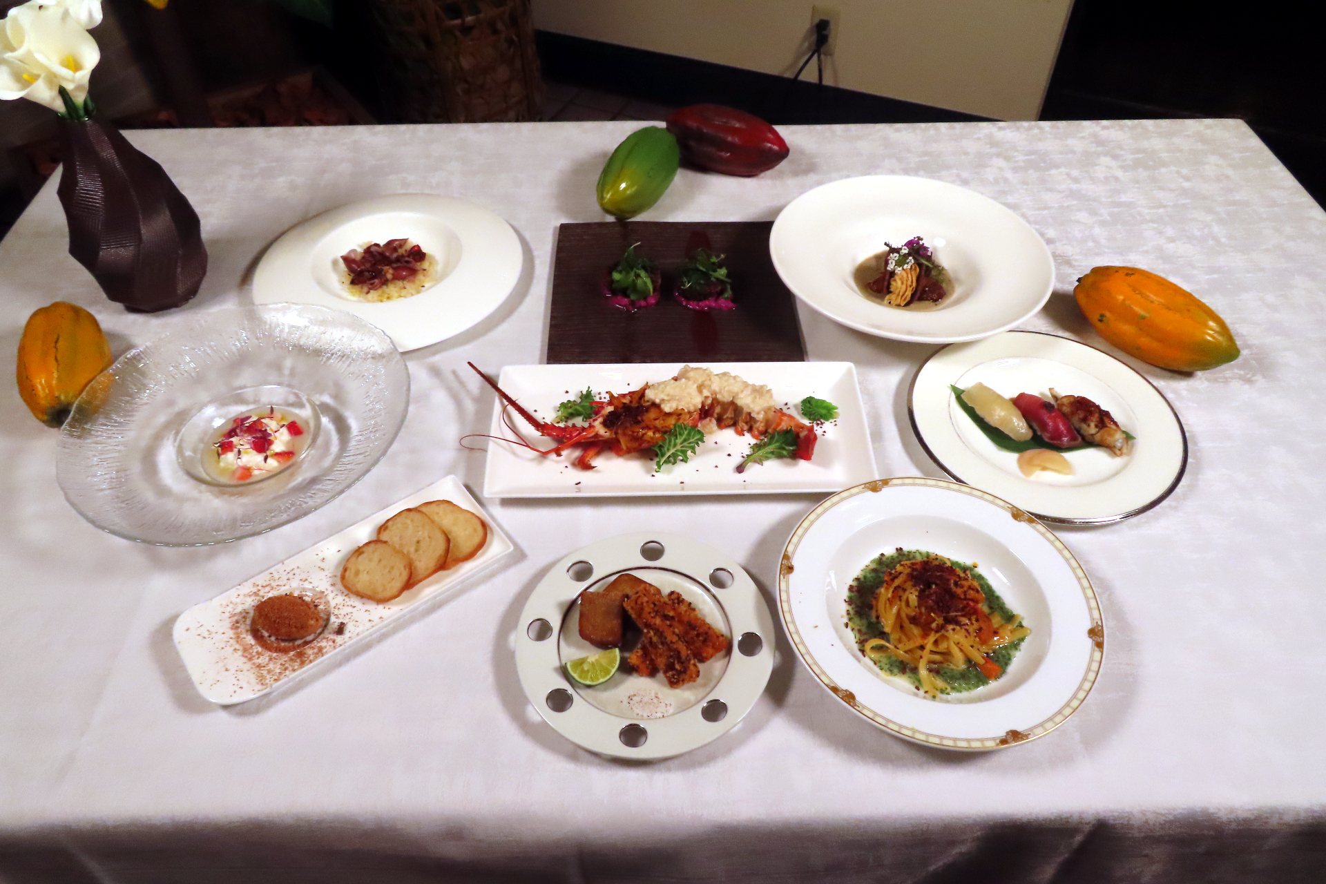 8人のシェフユニット「CacaoismDiscoverers」が開発したカカオ使用メニュー