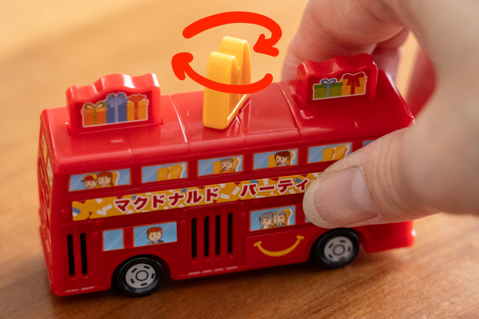 マクドナルド「ハッピーセット」に毎年大人気の「トミカ」登場