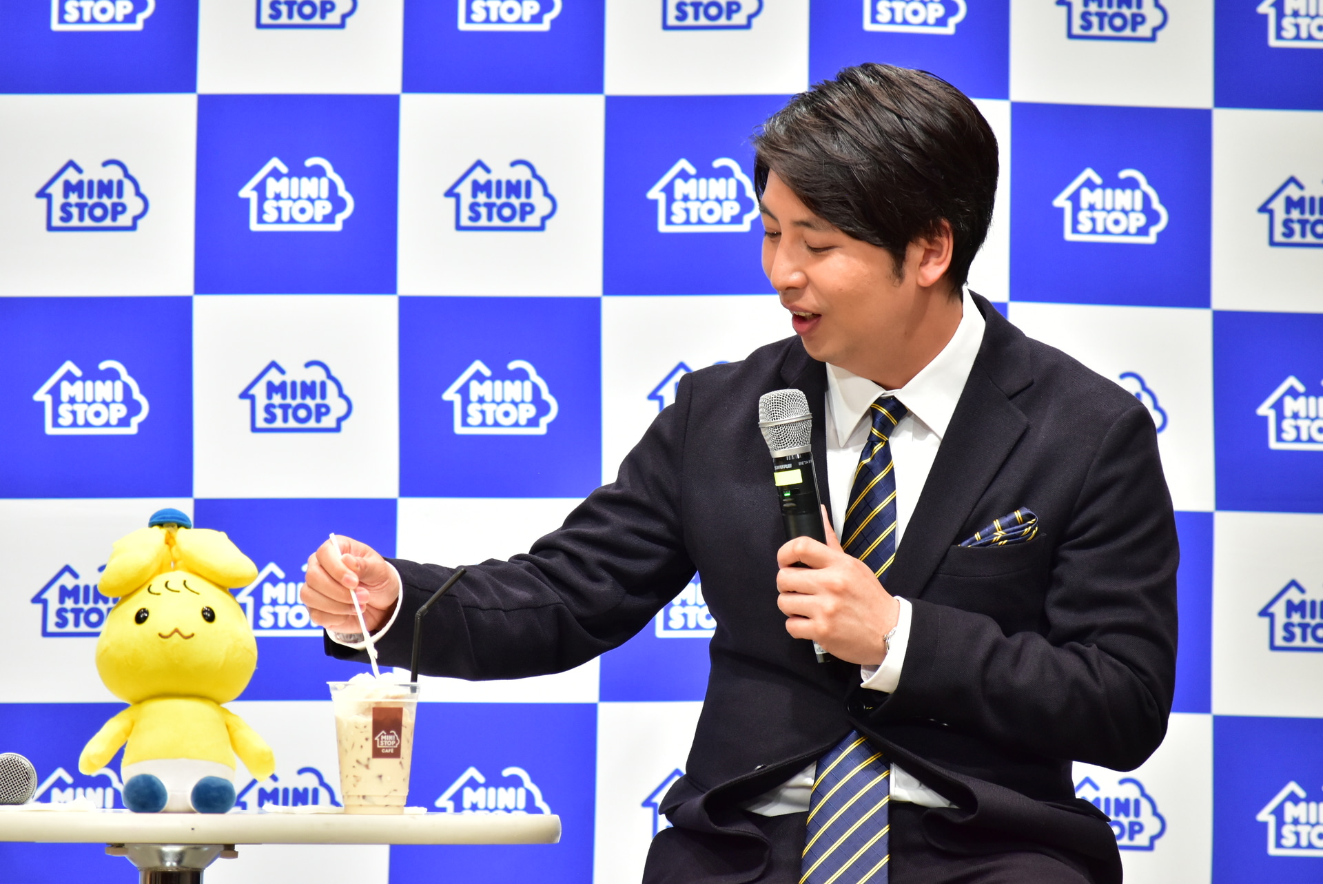 嶋佐さんと屋敷さんが試食