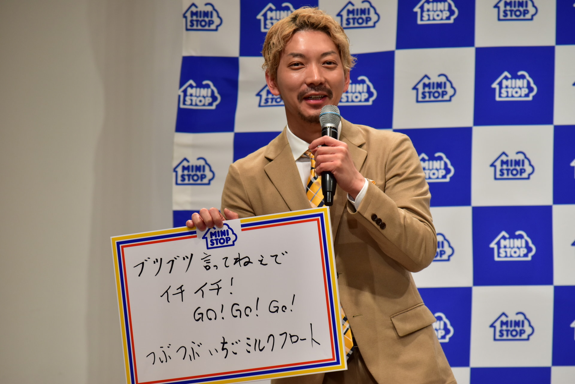 キャッチコピー発表。屋敷さんは3つ用意してきたが最終的に真ん中に