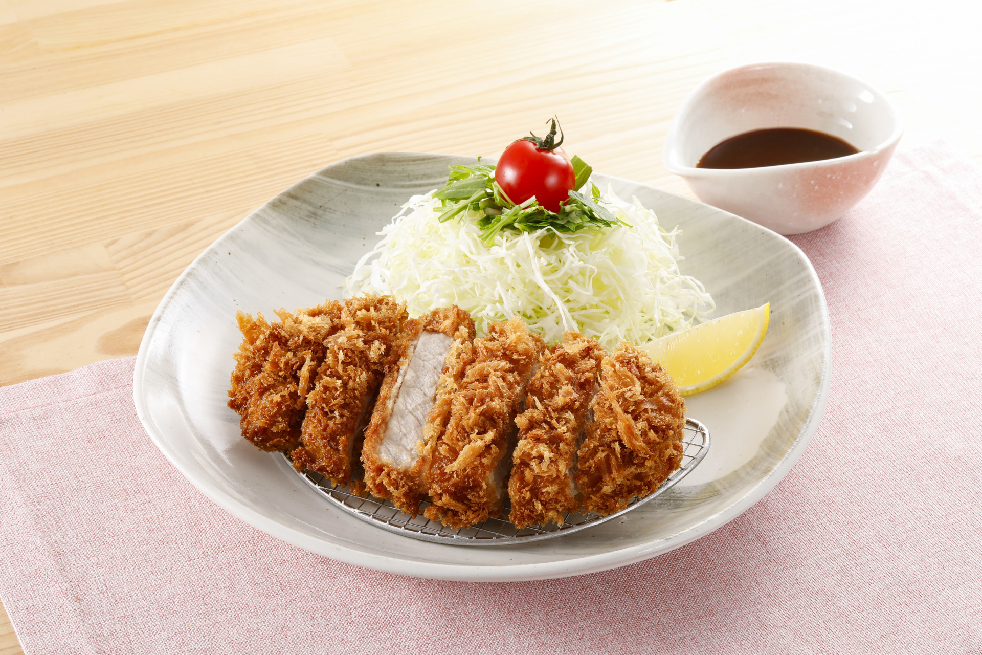「厚切りロースとんかつ（単品）」（1318円）