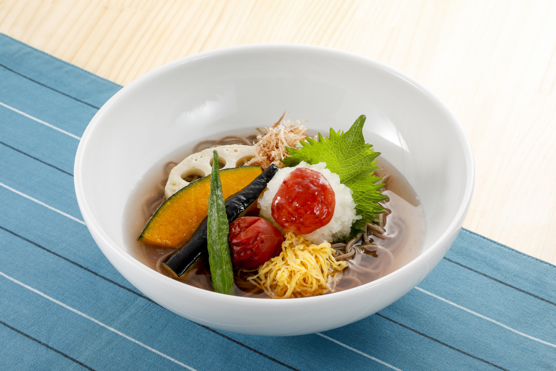 「梅おろしそば」（988円）