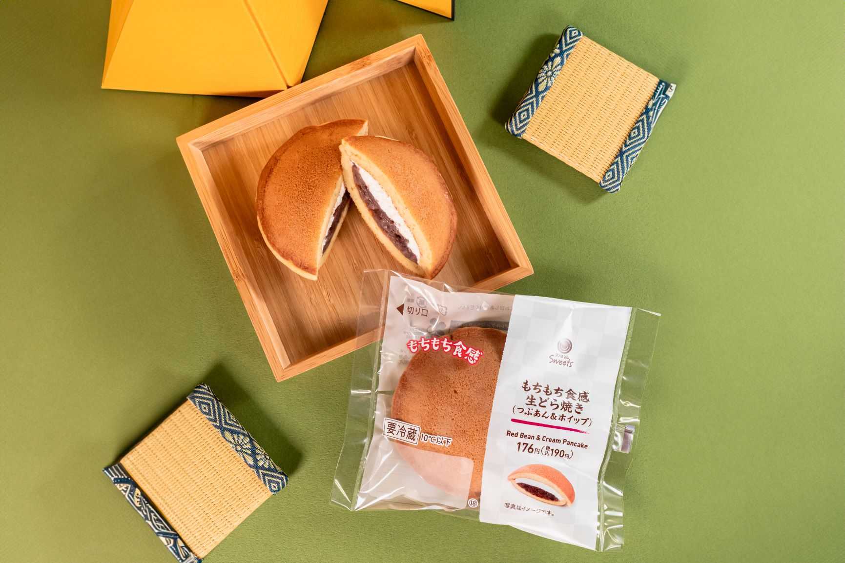 ファミマ「もちもち食感生どら焼き（つぶあん＆ホイップ）」