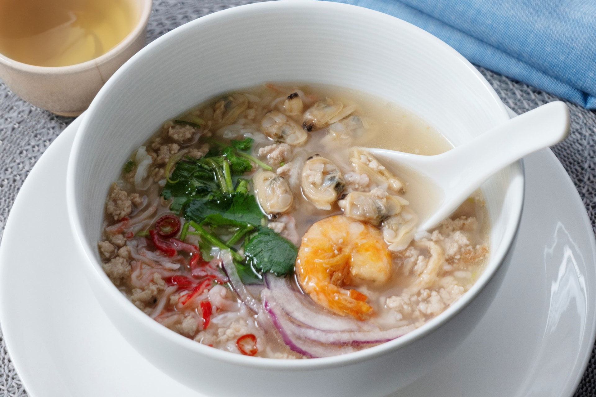 「成城石井自家製 タイ風海鮮雑炊 （カオトムタレー）」（647円）