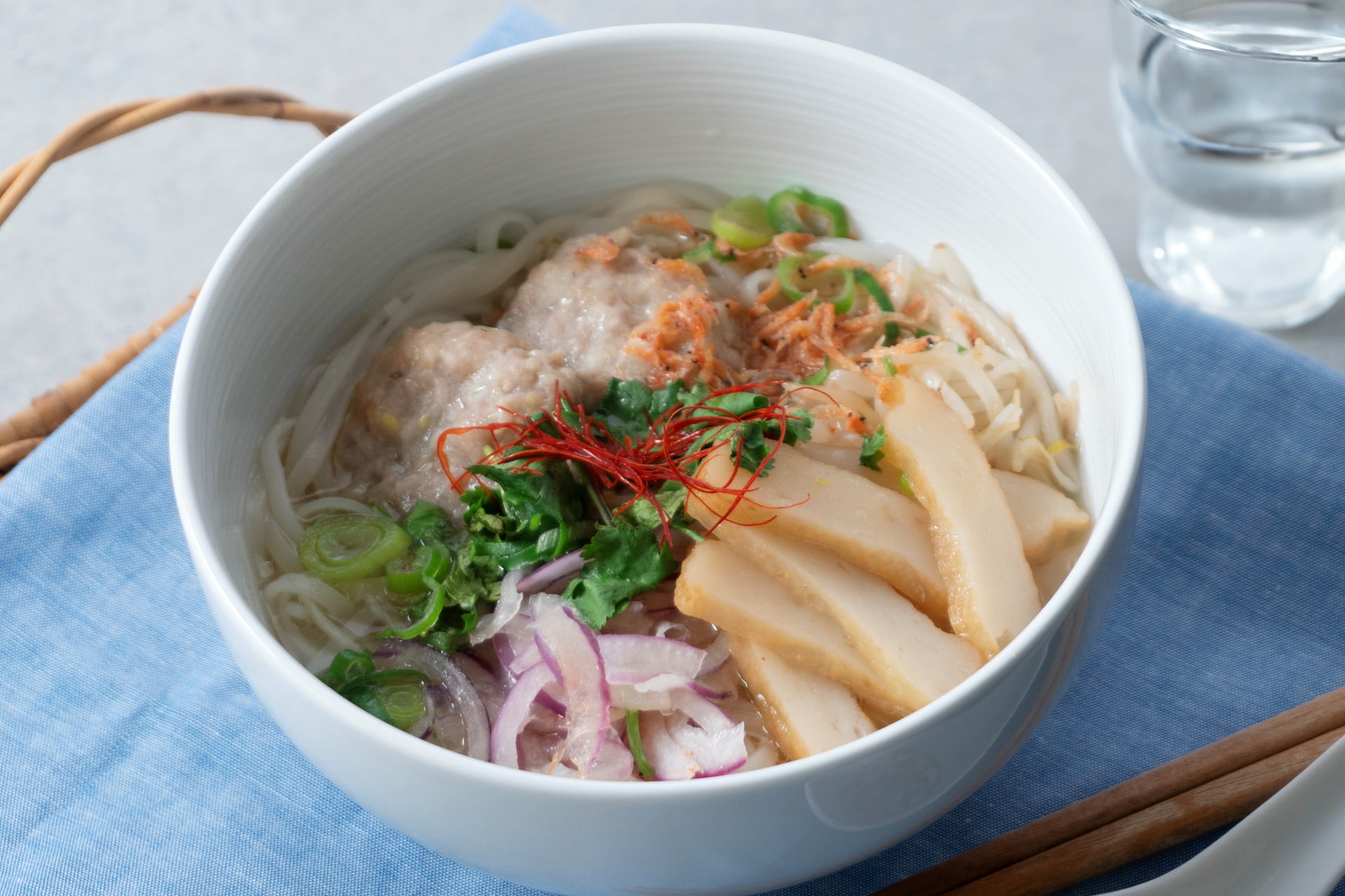 「成城石井自家製 7種具材のタイ風スープビーフン（センレックナーム）」（755円）